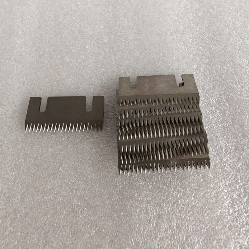 Single and stacked packaging machine serrated blades