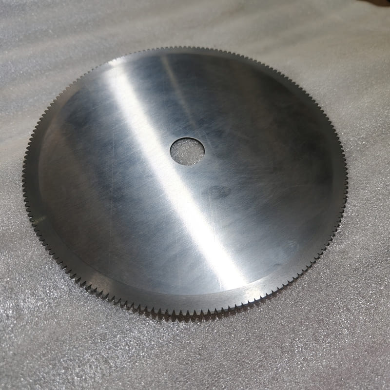 Single serrated edge food grade circular knife